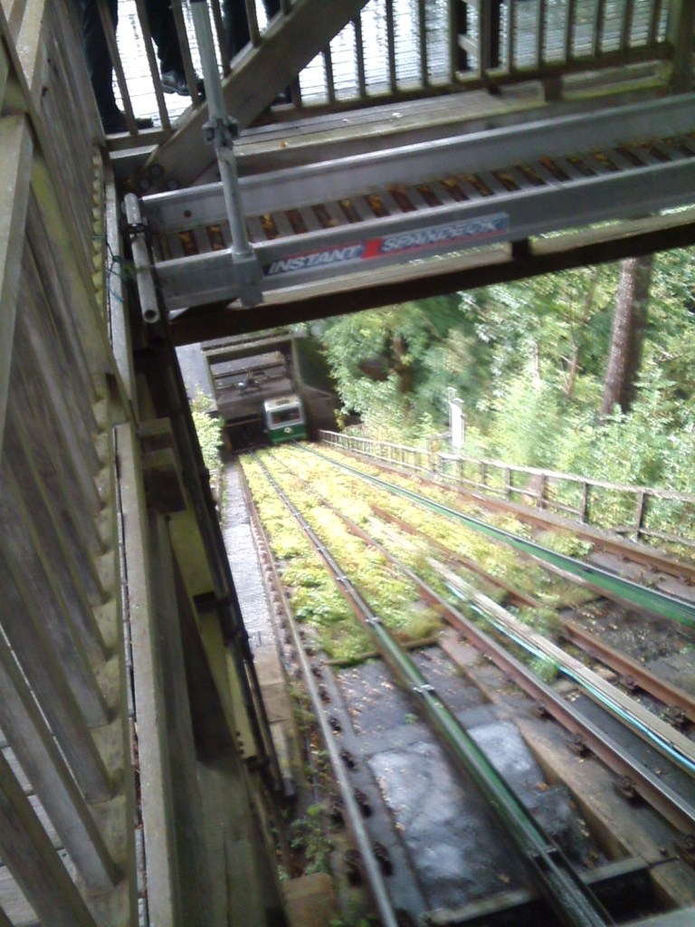 064 W CAT funicular 3